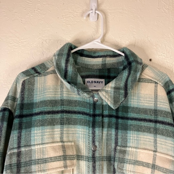 Old Navy Transitional Soft Brushed Plaid Utility Shacket in Green - Picture 4 of 11